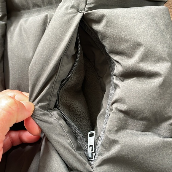 Seamless Uniqlo Plush Down Puffer Coat, Forest Green - XS - Picture 4 of 12